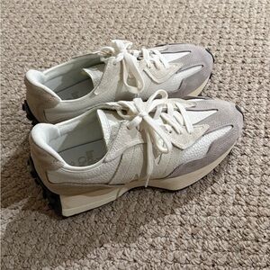 New Balance 327 Women’s Sneakers